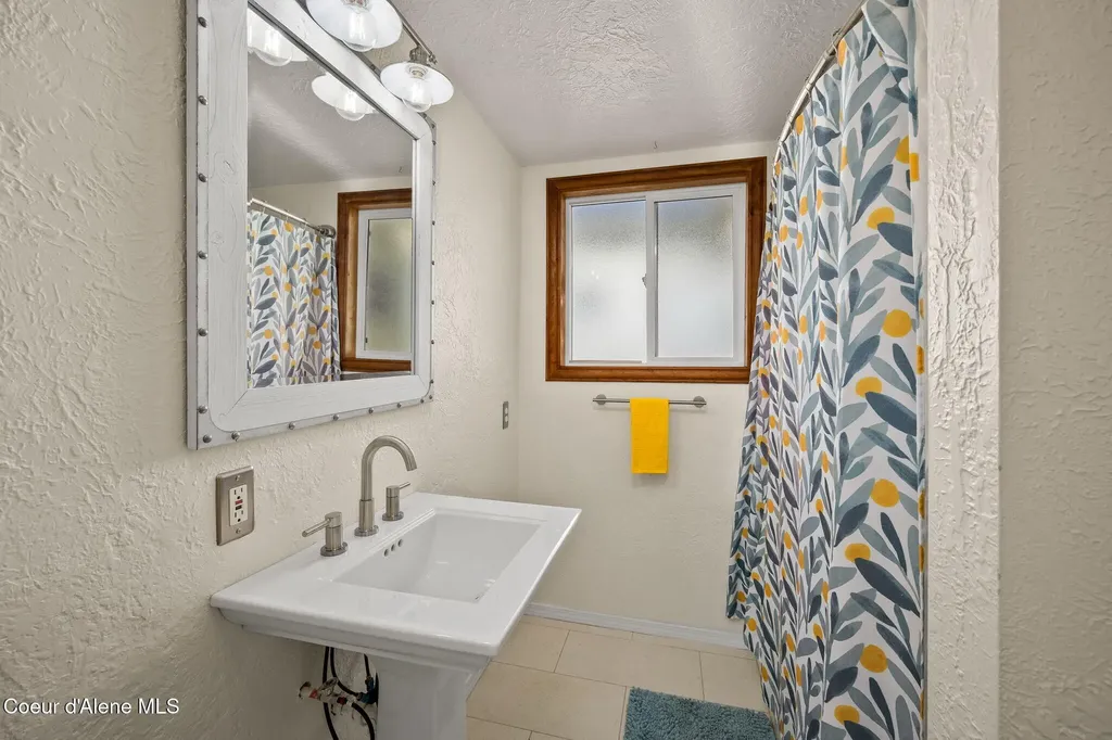 16587 E 6th Street Bayview ID 83803