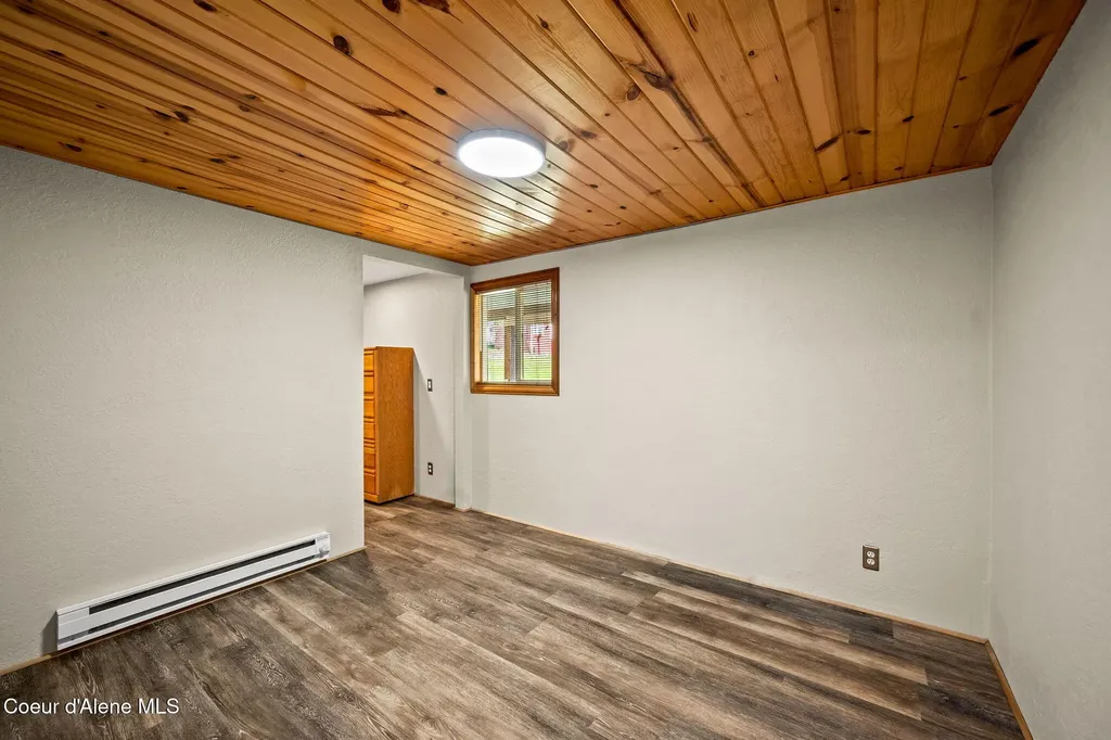16587 E 6th Street Bayview ID 83803