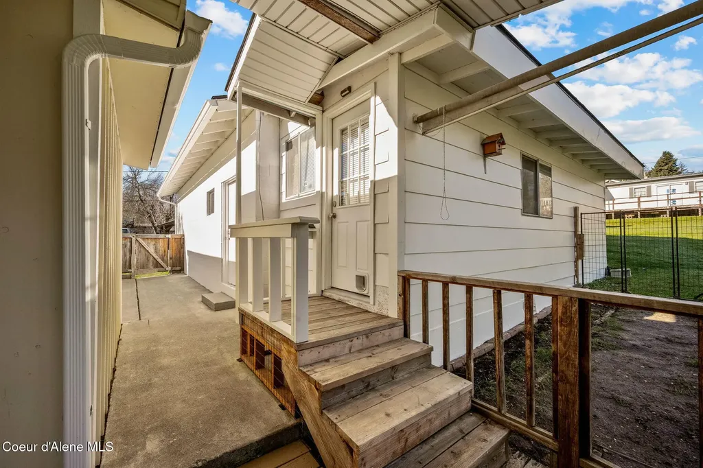 16587 E 6th Street Bayview ID 83803