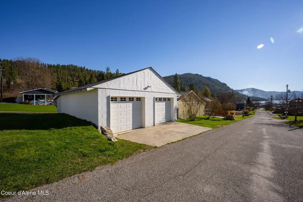 16587 E 6th Street Bayview ID 83803