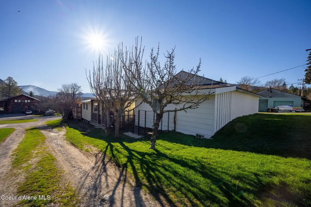16587 E 6th Street Bayview ID 83803