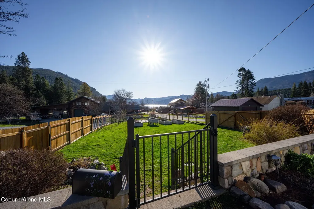 16587 E 6th Street Bayview ID 83803