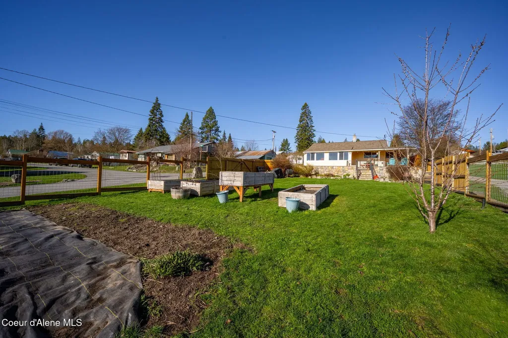 16587 E 6th Street Bayview ID 83803