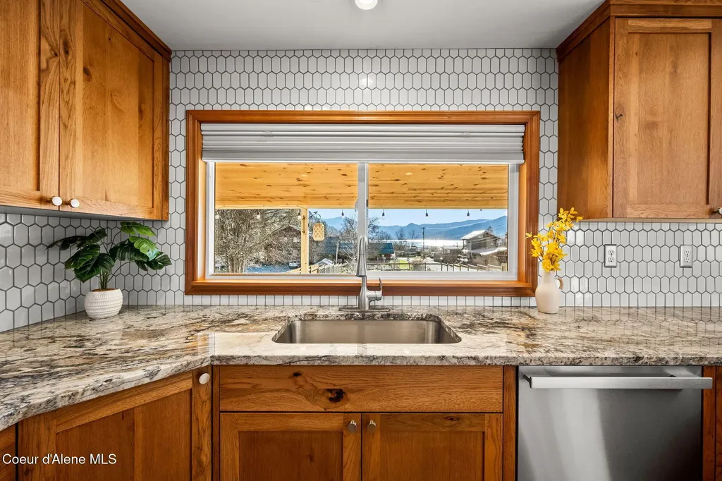 16587 E 6th Street Bayview ID 83803