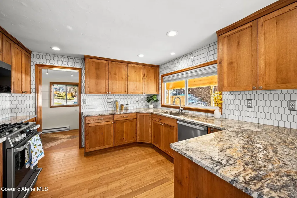 16587 E 6th Street Bayview ID 83803