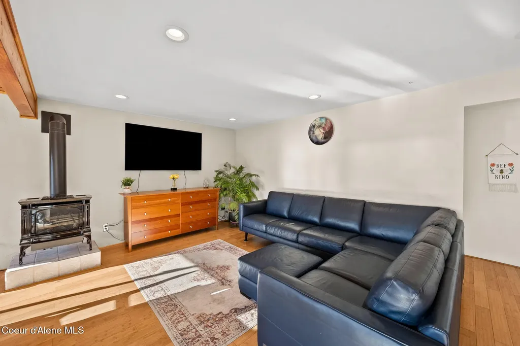 16587 E 6th Street Bayview ID 83803