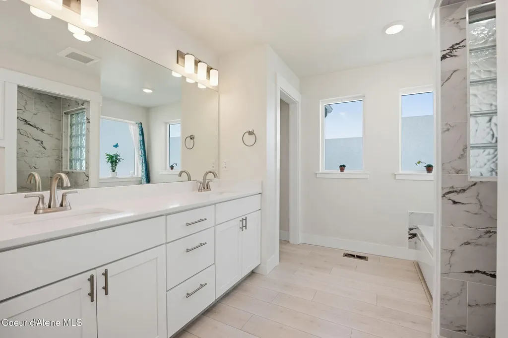 1389 E Ezra Avenue Hayden ID 83835