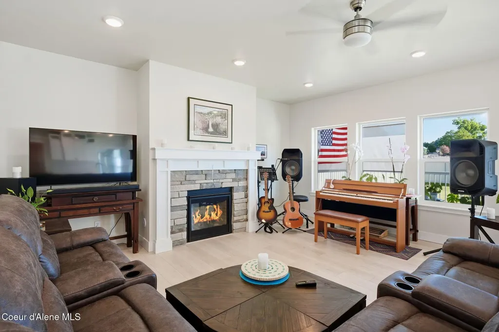 1389 E Ezra Avenue Hayden ID 83835