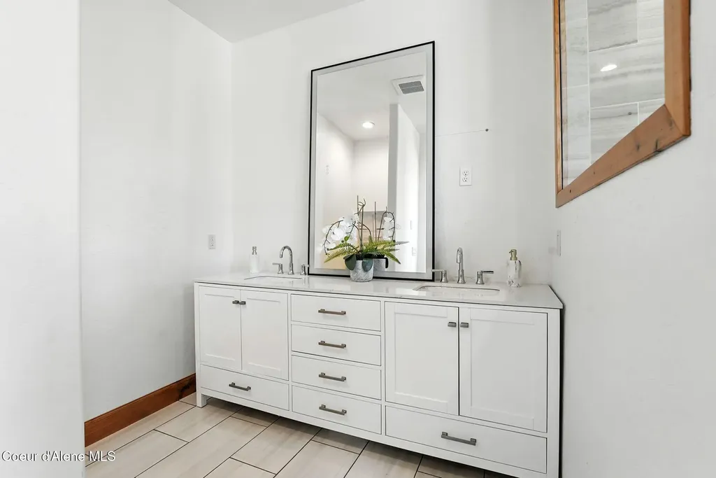 4440 E Lisa Road Harrison ID 83833