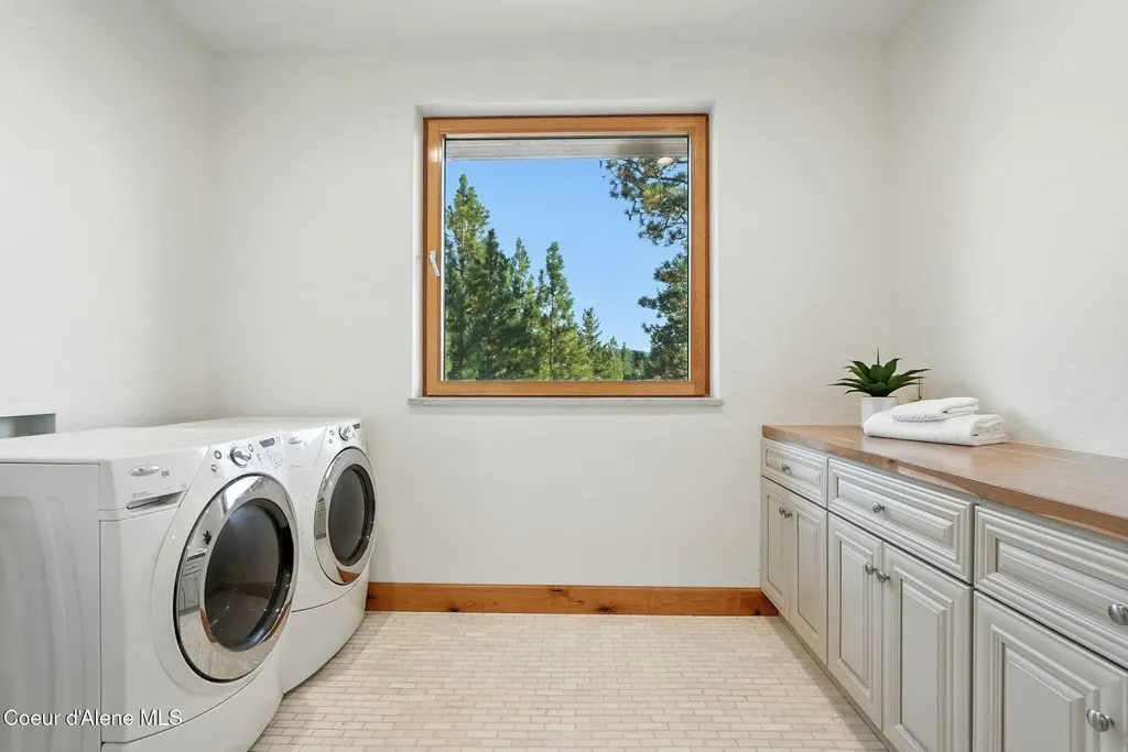 4440 E Lisa Road Harrison ID 83833