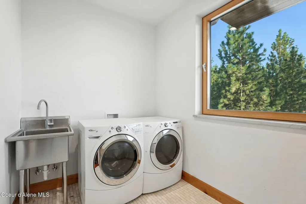 4440 E Lisa Road Harrison ID 83833