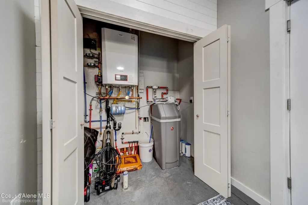 2760 S Sagle Road Sagle ID 83860