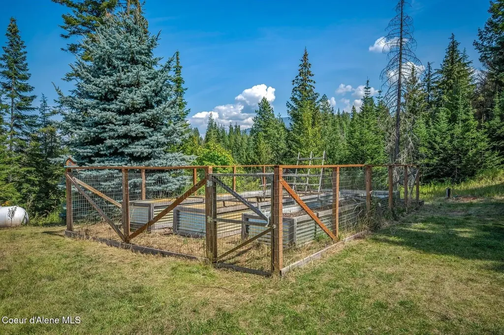 124 Brown Creek Road Naples ID 83847