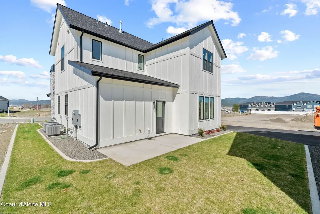3494 Blaze Lp Post Falls ID 83854