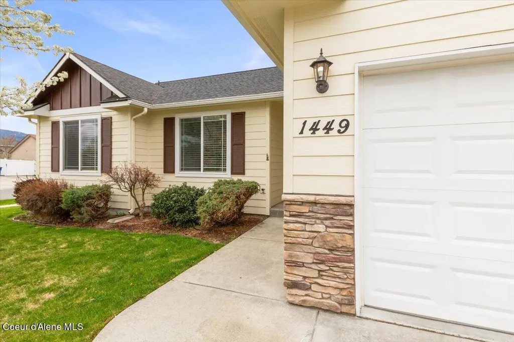 1449 N Moonstone Street Post Falls ID 83854