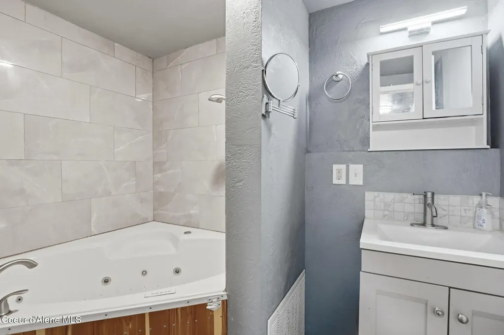 116 W 2nd Avenue Clark Fork ID 83811