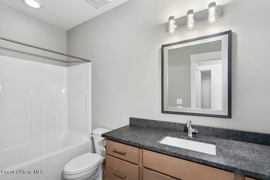 13902 N Rainier Loop Rathdrum ID 83858