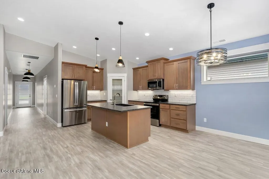 13902 N Rainier Loop Rathdrum ID 83858
