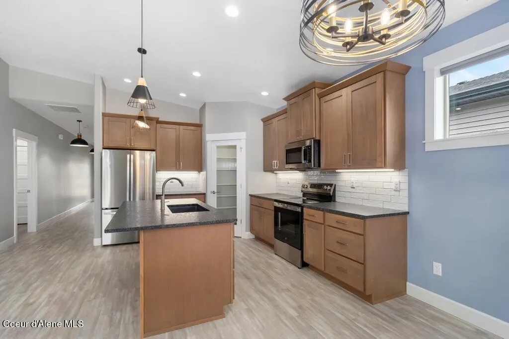 13902 N Rainier Loop Rathdrum ID 83858