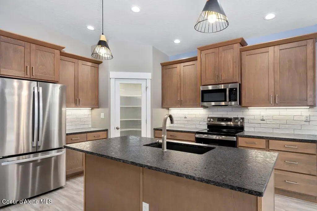 13902 N Rainier Loop Rathdrum ID 83858
