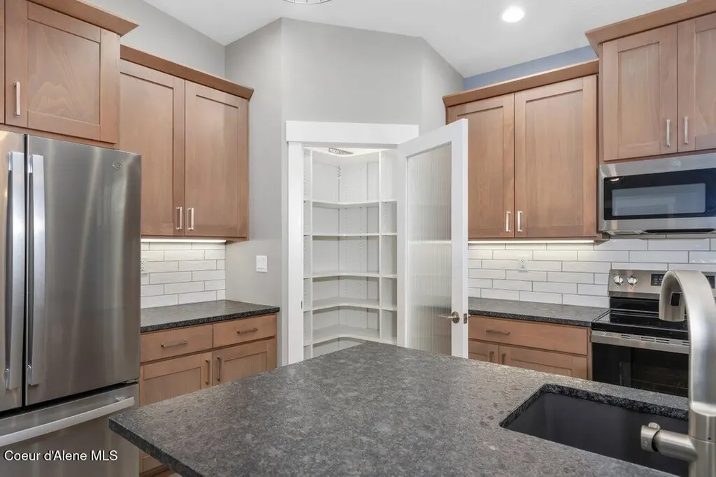 13902 N Rainier Loop Rathdrum ID 83858