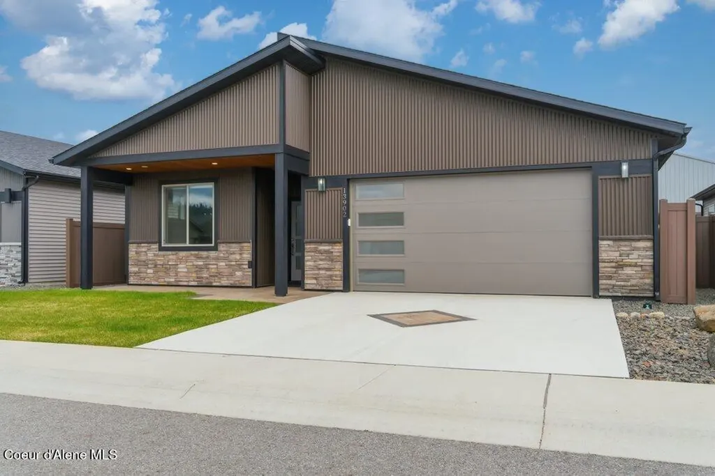 13902 N Rainier Loop Rathdrum ID 83858