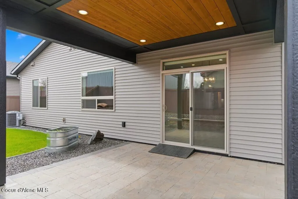 13902 N Rainier Loop Rathdrum ID 83858