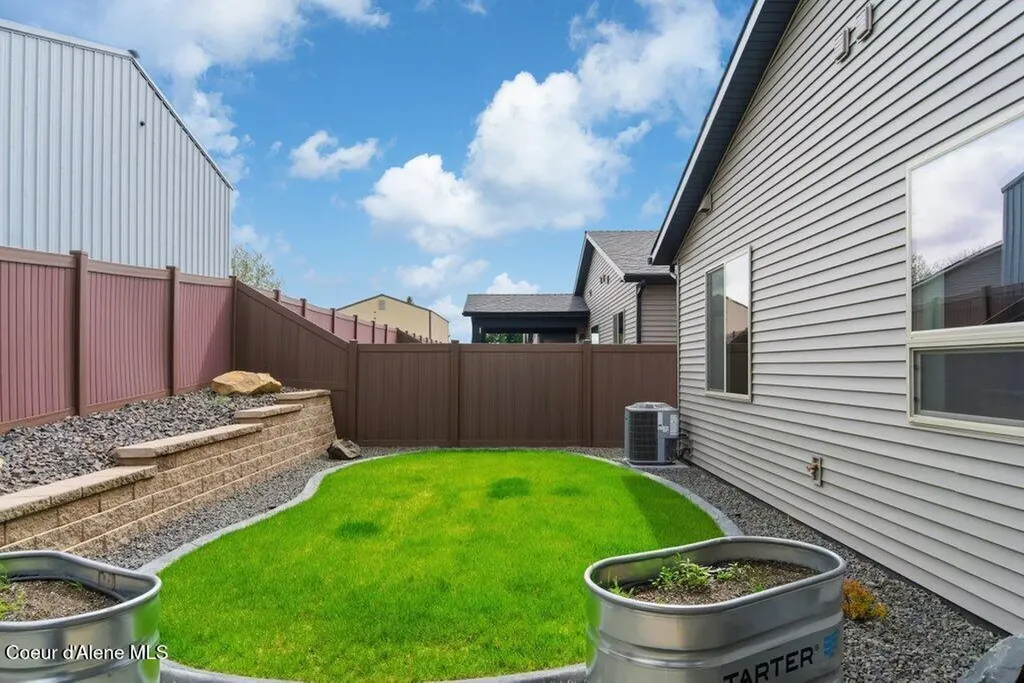 13902 N Rainier Loop Rathdrum ID 83858