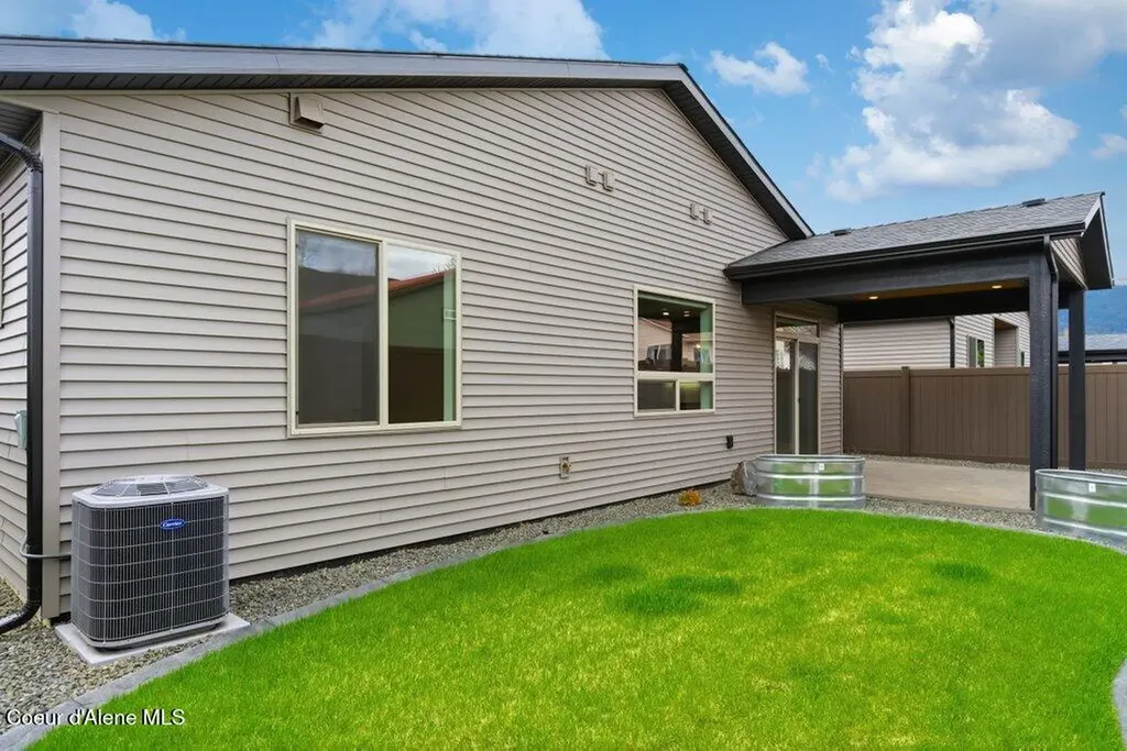 13902 N Rainier Loop Rathdrum ID 83858