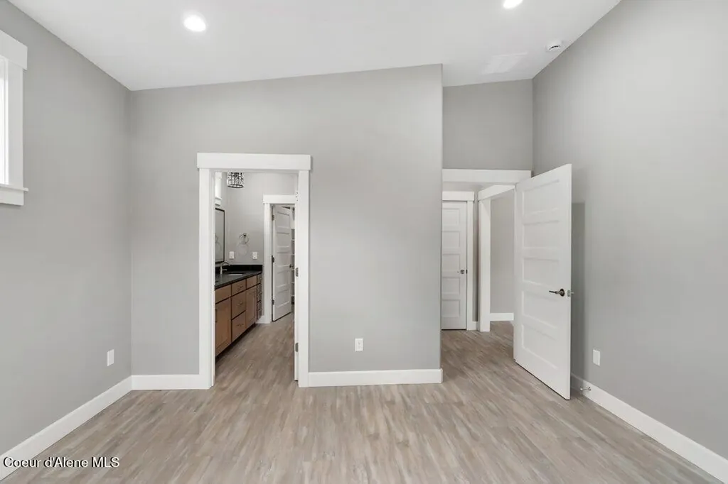 13902 N Rainier Loop Rathdrum ID 83858
