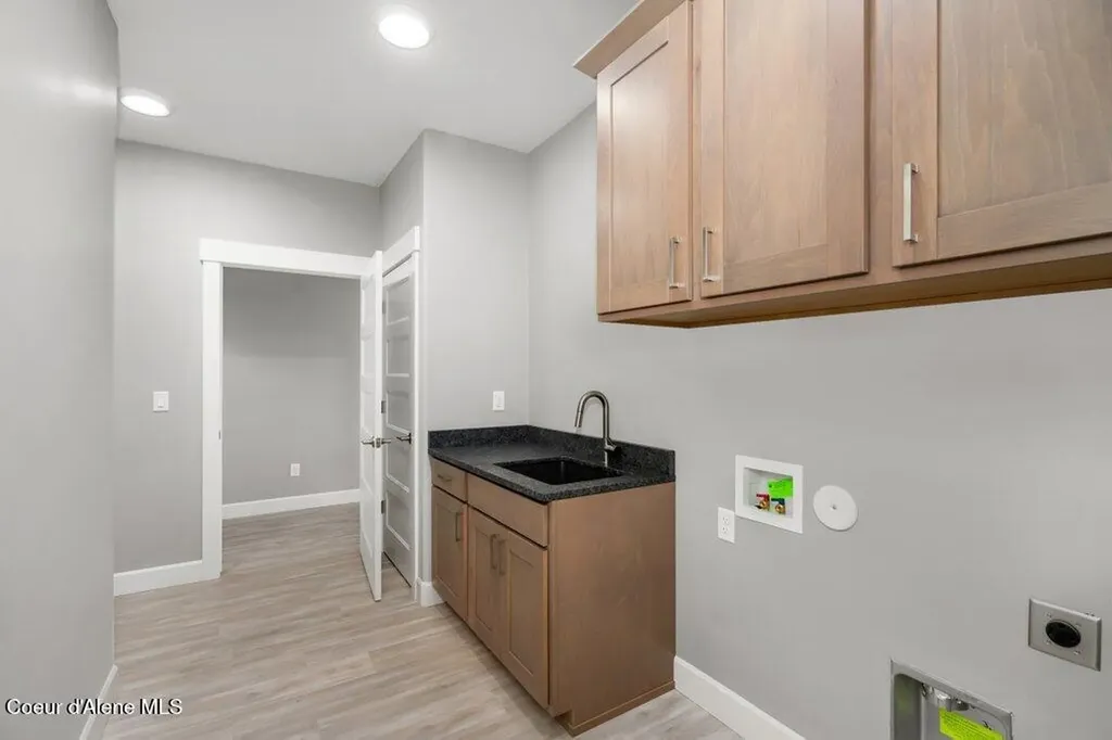 13902 N Rainier Loop Rathdrum ID 83858
