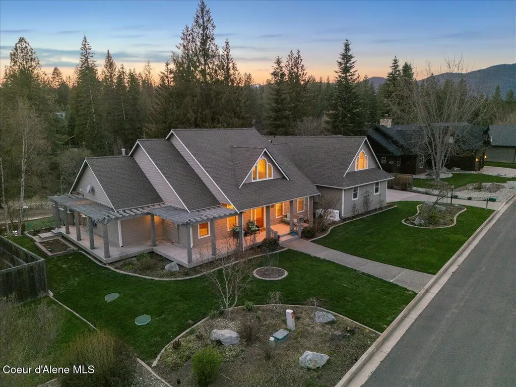212 Canoe Cove Sandpoint ID 83864