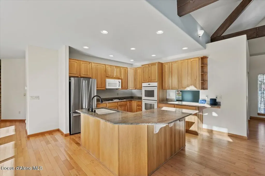 212 Canoe Cove Sandpoint ID 83864