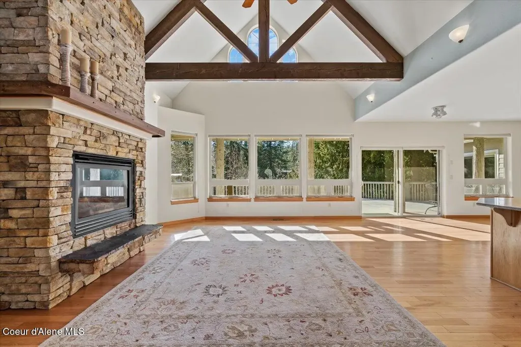 212 Canoe Cove Sandpoint ID 83864