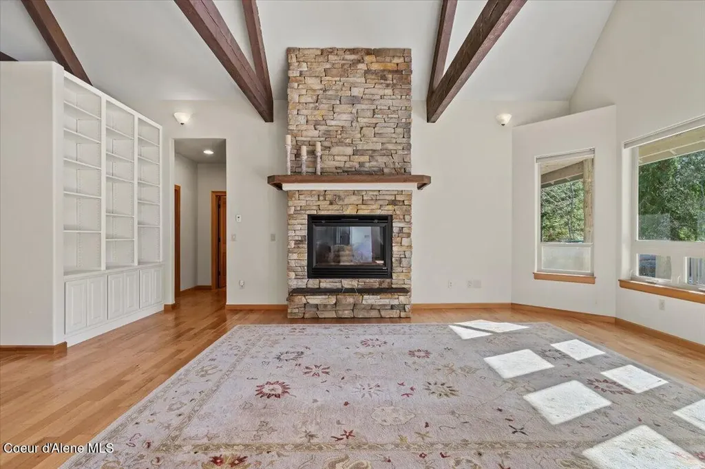 212 Canoe Cove Sandpoint ID 83864