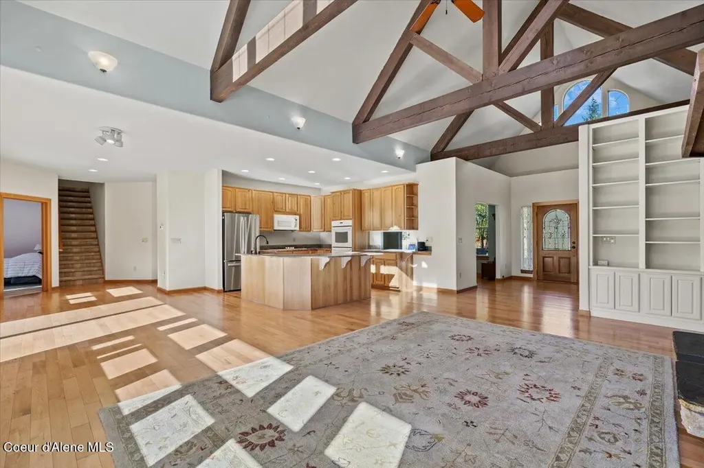 212 Canoe Cove Sandpoint ID 83864