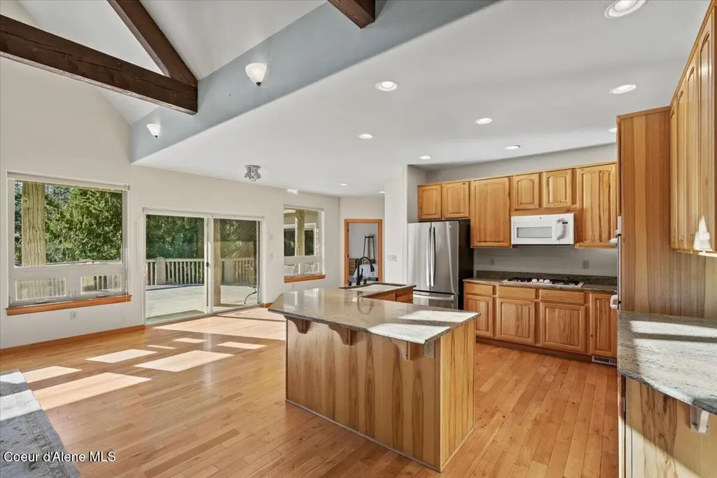 212 Canoe Cove Sandpoint ID 83864