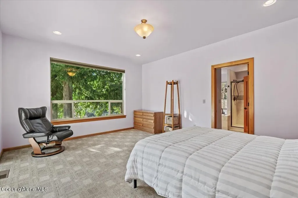 212 Canoe Cove Sandpoint ID 83864
