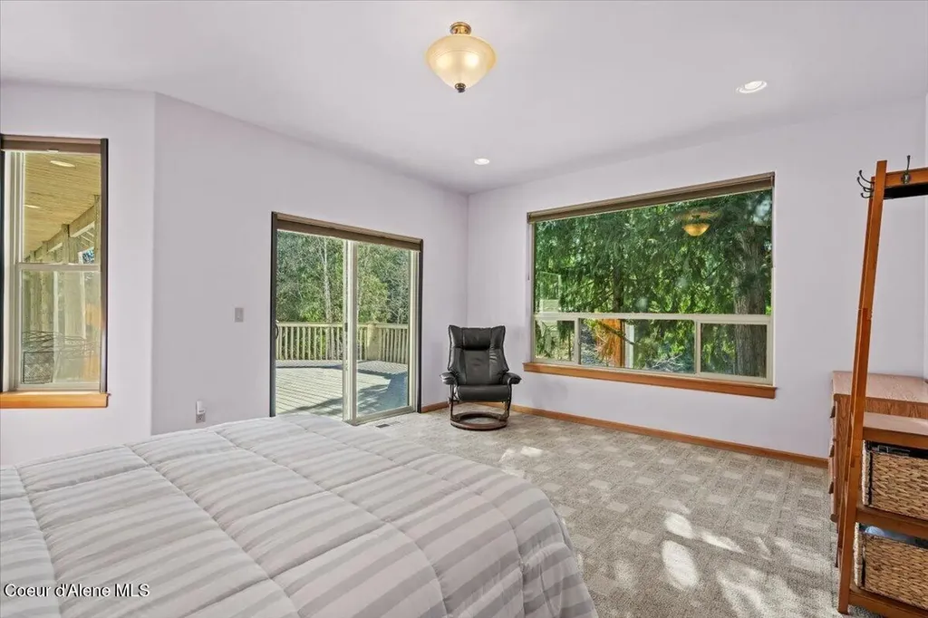 212 Canoe Cove Sandpoint ID 83864