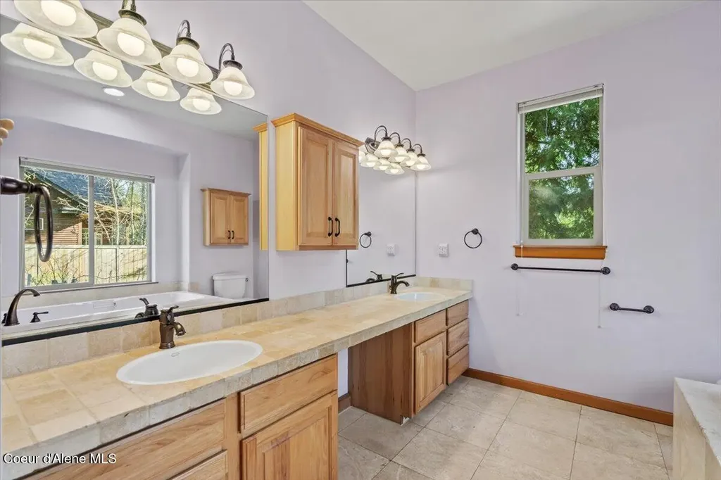 212 Canoe Cove Sandpoint ID 83864