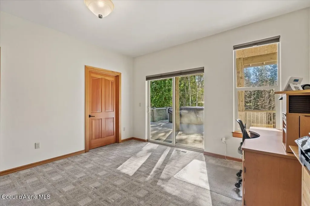 212 Canoe Cove Sandpoint ID 83864