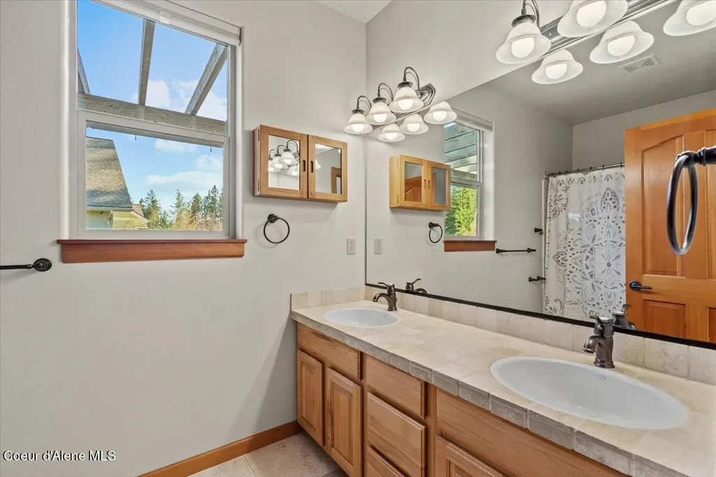 212 Canoe Cove Sandpoint ID 83864