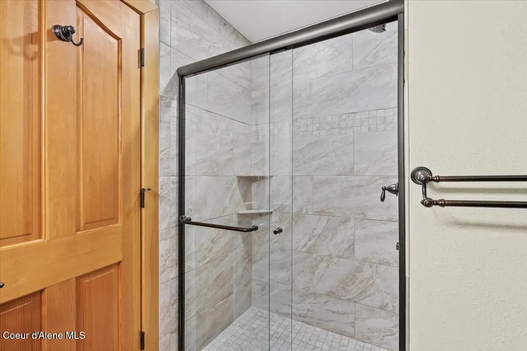 212 Canoe Cove Sandpoint ID 83864