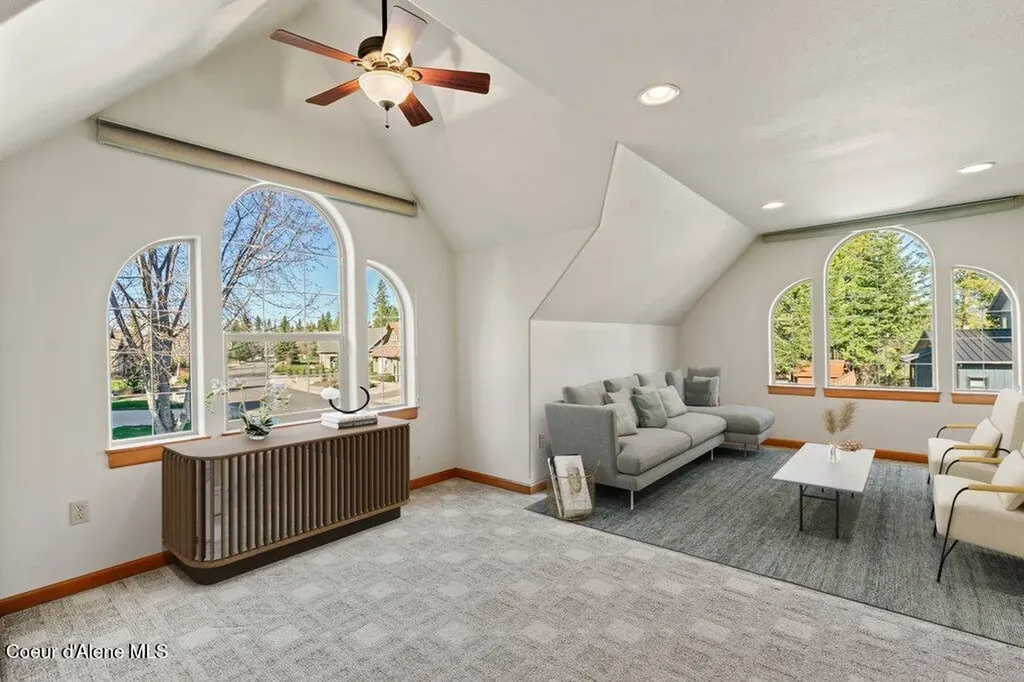 212 Canoe Cove Sandpoint ID 83864
