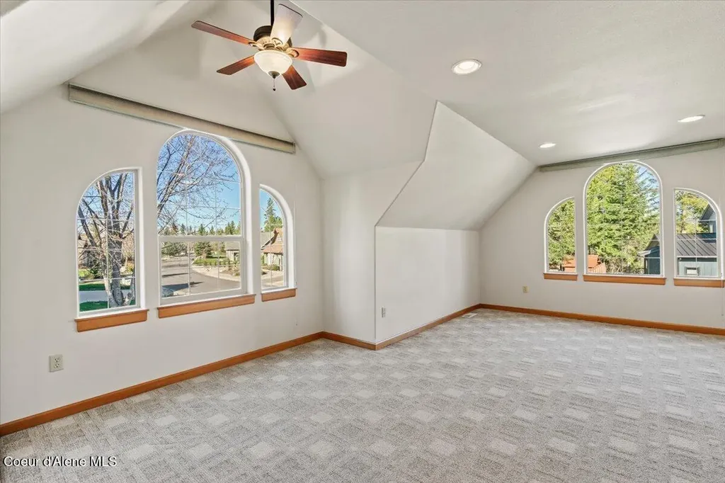 212 Canoe Cove Sandpoint ID 83864
