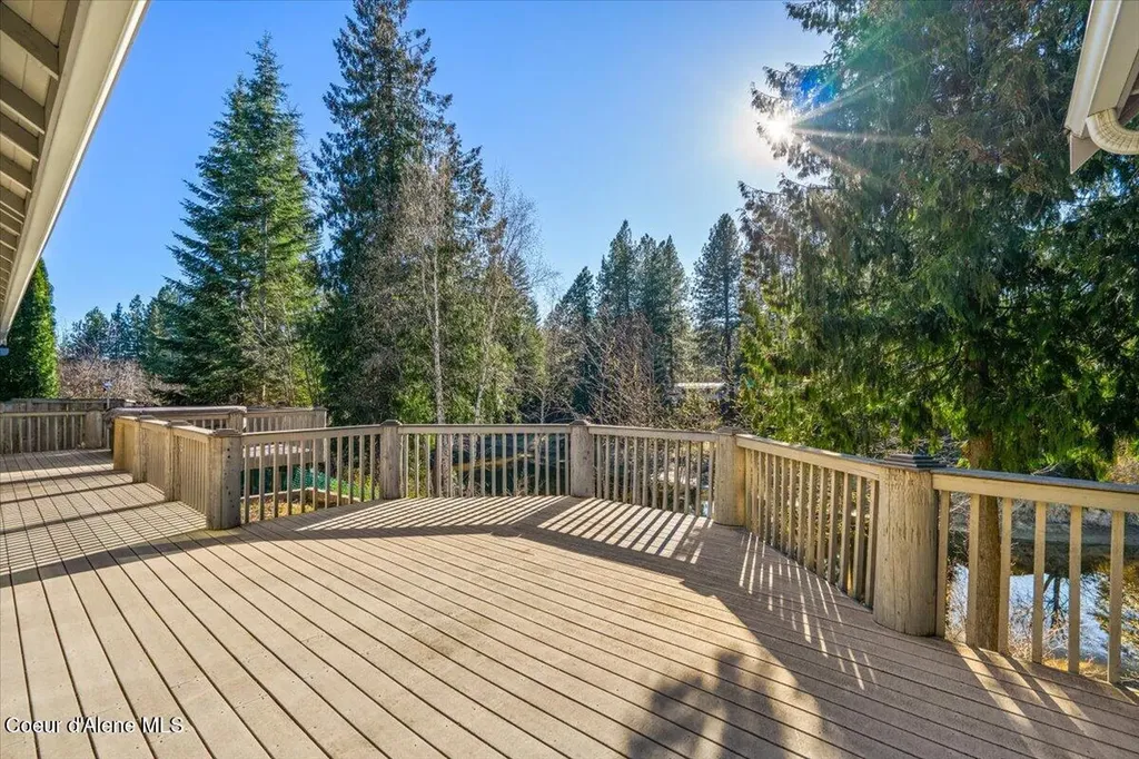 212 Canoe Cove Sandpoint ID 83864