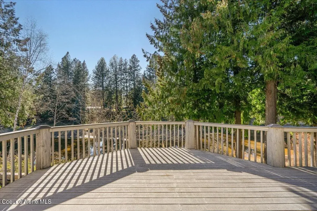 212 Canoe Cove Sandpoint ID 83864