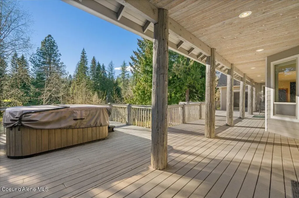 212 Canoe Cove Sandpoint ID 83864