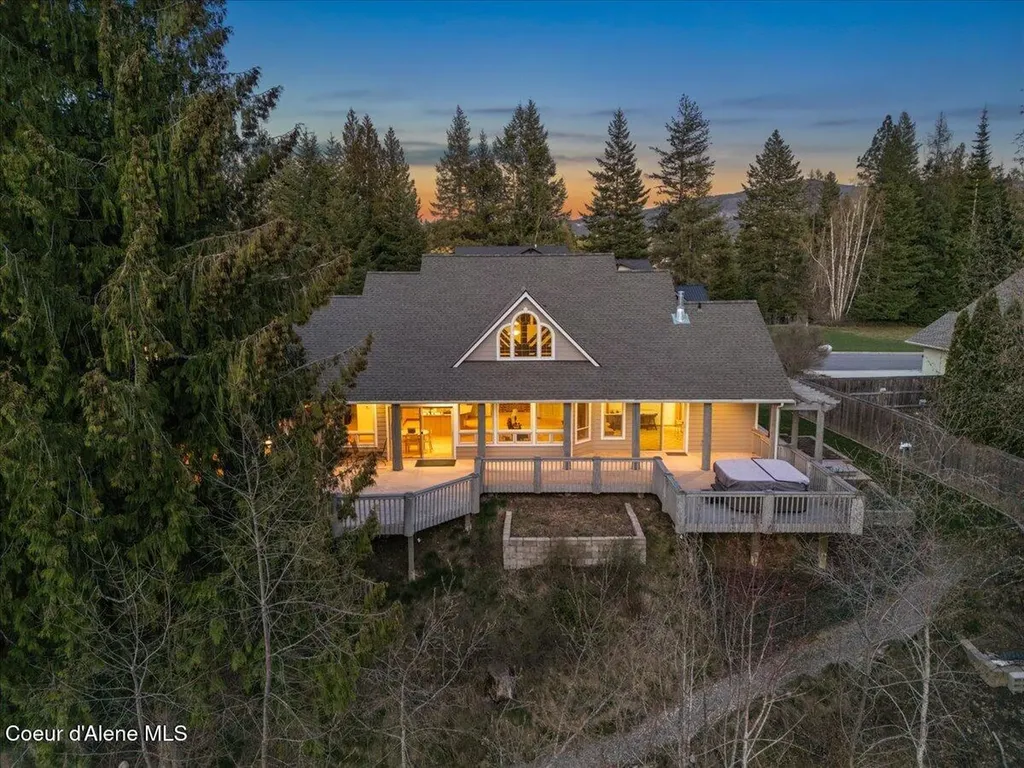 212 Canoe Cove Sandpoint ID 83864