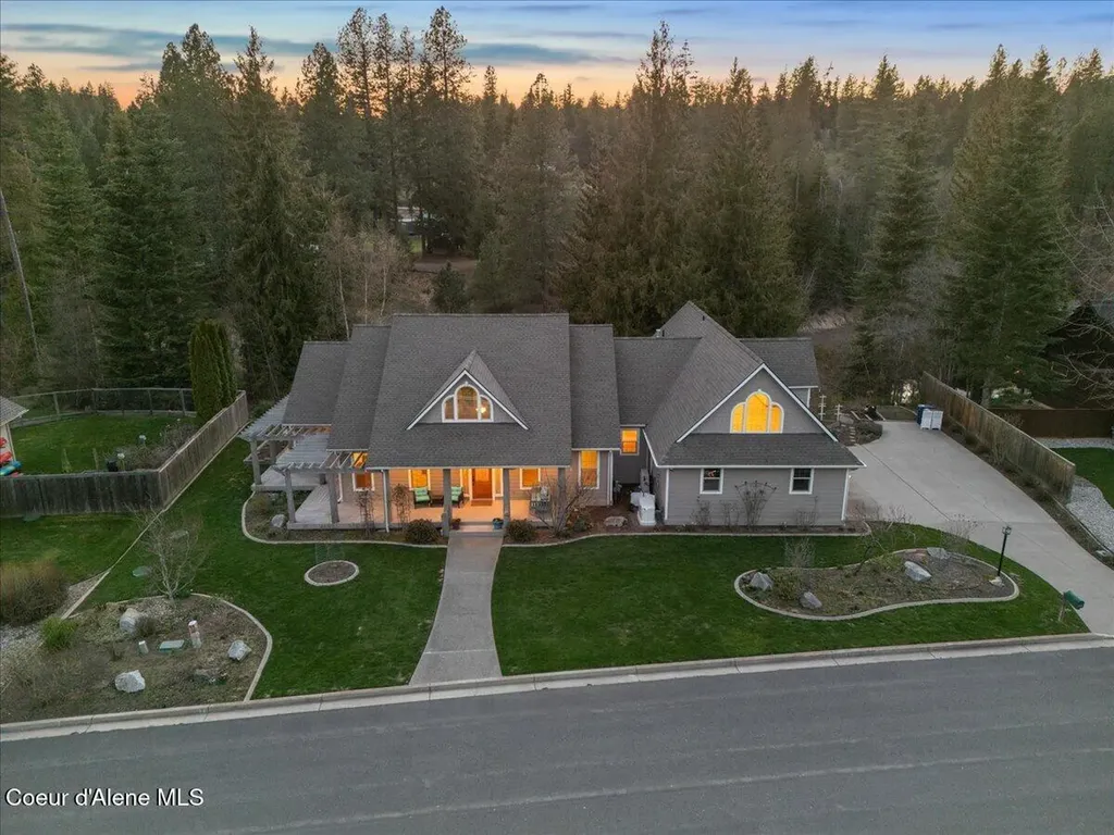 212 Canoe Cove Sandpoint ID 83864